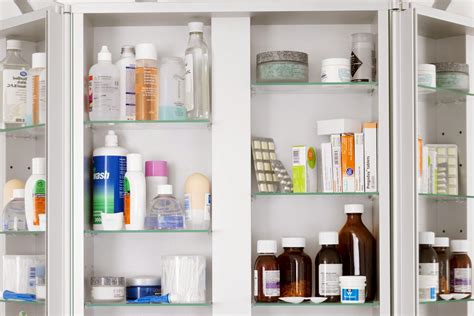 10 Things Nurses Always Keep In Their Medicine Cabinets The Healthy