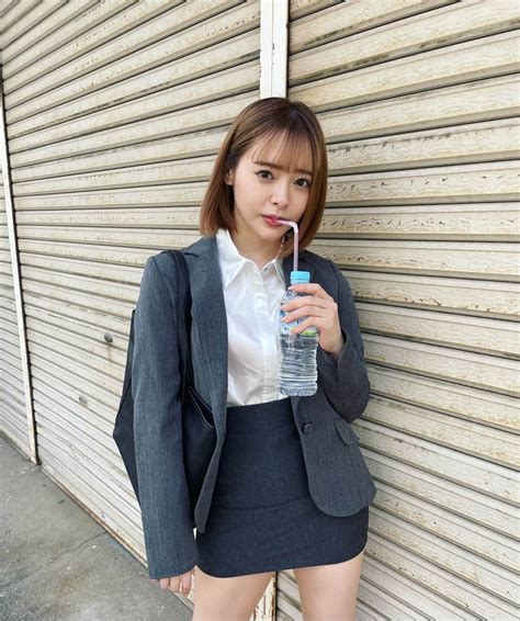小倉由菜さんのインスタグラム写真 小倉由菜instagram 「なんでこんなにスカートが短いのか、わたしも謎です。」4月13日 22時