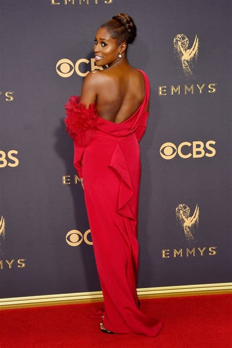 issa rae at the 2017 emmy awards issa rae s beauty look at the 2017