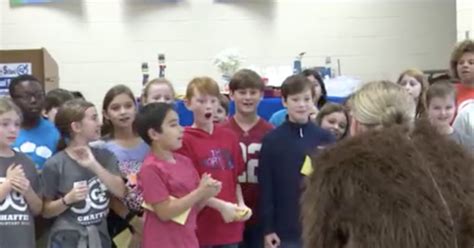 alabama military mom surprises son and classmates at school by dressing