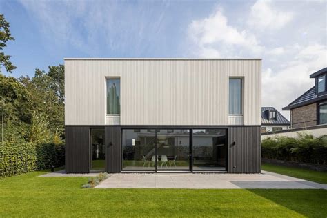 minimalistische gezinswoning  middenwaard architectuurnl