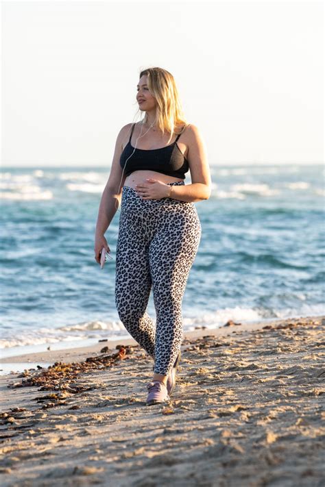 Pregnant Iskra Lawrence At A Beach In Miami 02 11 2020