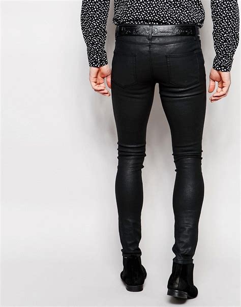 hautenge roehrenjeans  stark beschichtetem schwarz superenge jeans herrenmode anzuege skinny