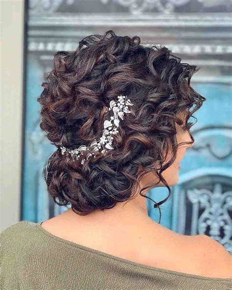 29 easy and cute curly hair updos in trending in 2022