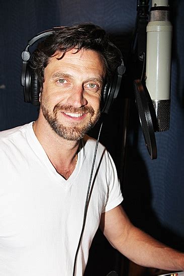 welcome to my world raúl esparza