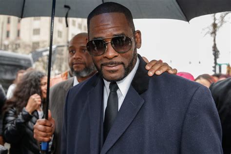 r kelly accused of having sex with minor in latest