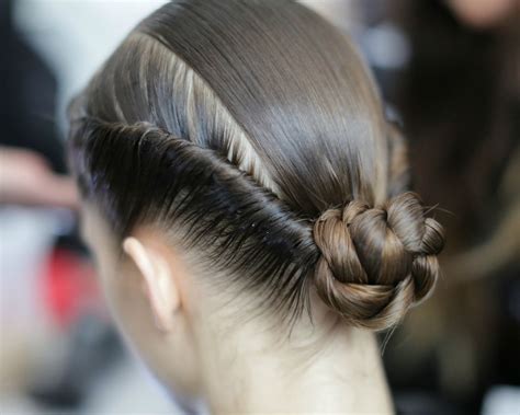 fashion week fall 2015 hair makeup and nail trends glamour