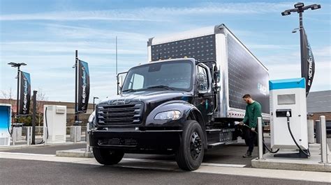 michigan  building  trailblazing electric truck stop  daimler