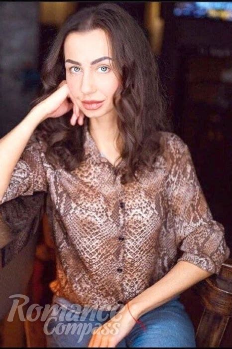 date ukraine single girl renata green eyes brunette hair 32 years