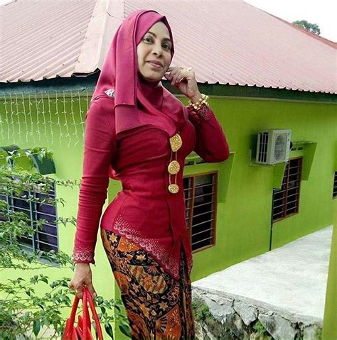 awek melayu kebaya awek comil