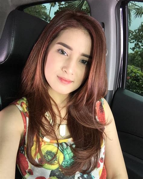 profil dan biodata rosiana dewi