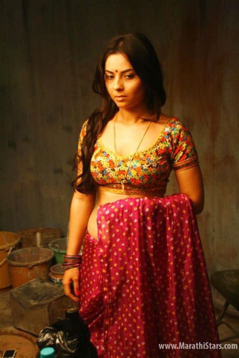 Sonalee Kulkarni Hot In Saree Veethi
