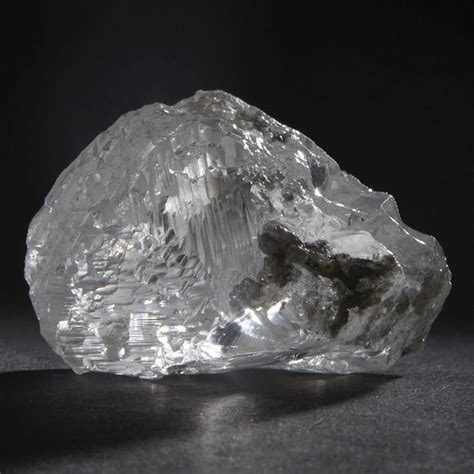 mysterieux collectionneur soffre le diamant   de  carats pour  millions de dollars