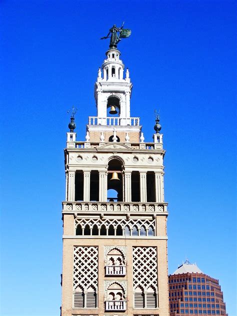 giralda tower    tall  impressive  sevilla flickr