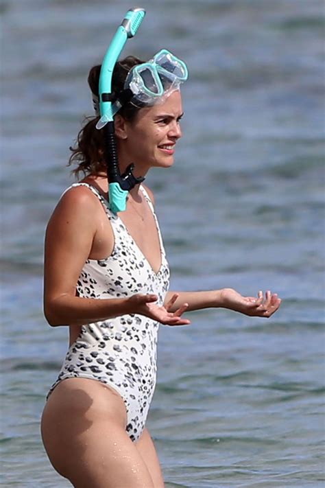 Rachel Bilson In A Swimsuit Hawaii 08 16 2021 • Celebmafia
