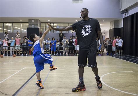 Lebron James And Surprise Guest Yao Ming Close Out Nike