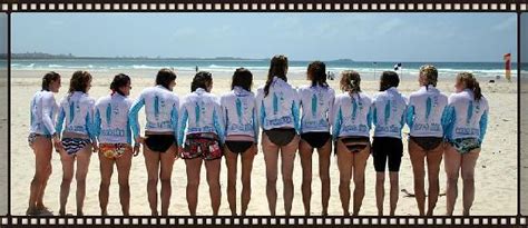 ladies getting in tune beach bum style picture of beach bum australia