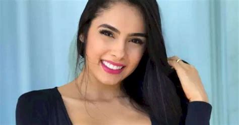 Juliana Caetano Após Foto Sensual Cantora Recebe Convite De Fã