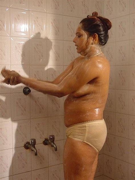 mallu sindhu aunty bathing series bbw fuck pic