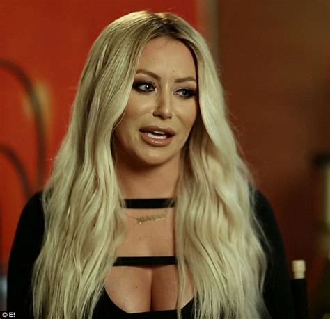Aubrey O Day Pursues Pauly D On Famously Single As They Make Out And Go