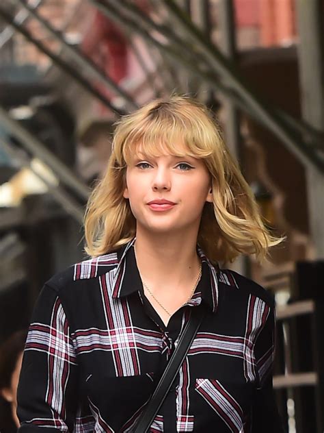 Internet Reacts To Time S Choice Of Taylor Swift For