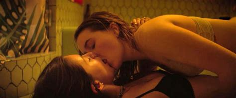 kaitlyn dever and diana silvers lesbian scene from booksmart scandal