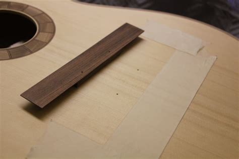 chevalet positionnement sur la guitare assemblage de la guitare fabrication lutherie