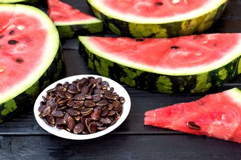 eat watermelon seeds brightly