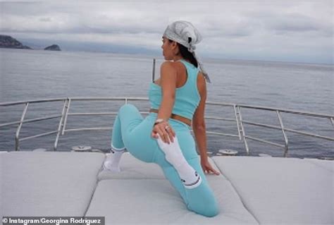 ronaldo s girlfriend georgina rodriguez perfects the splits on a yacht