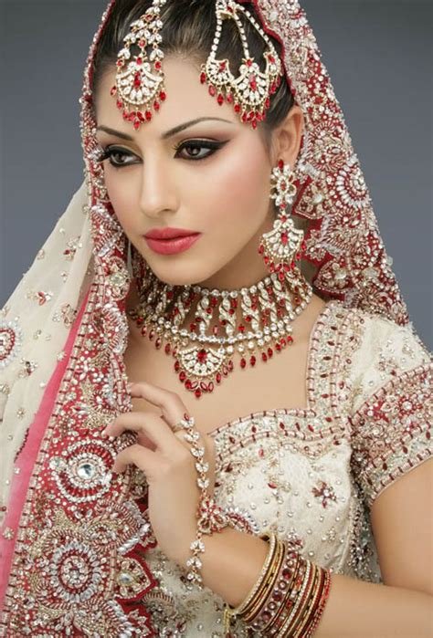 World Info Classic Captivating Brides In Pakistani Bridal Dress