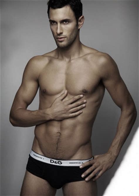 noah mills sex and the city 2 newcomer sex appeal as our hump day hottie