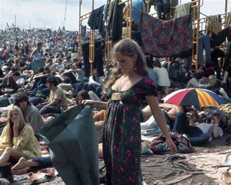 40 Rarely Seen Photographs Of Woodstock Page 2 Of 31 The Grizzled
