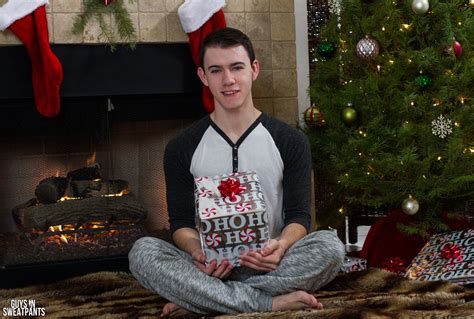 A Very Taylor Christmas Guysinsweatpants