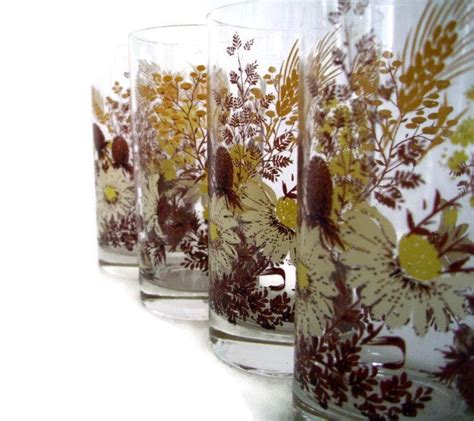 Vintage Tumblers Drinking Glasses Daisies And Floral