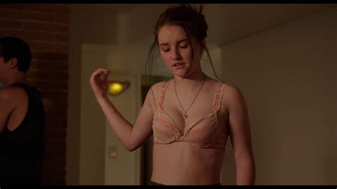 kaitlyn dever nude pics página 1