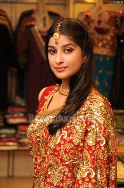 gallery boom tamil hot masala actress madhurima hot and sexy in saree photosession