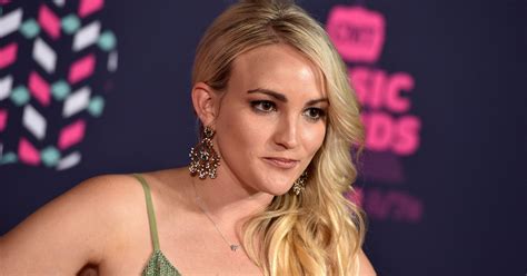 jamie lynn spears found out she was pregnant in a gas station bathroom
