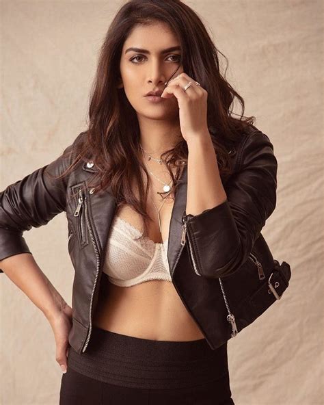 L Attrice Indiana Charu Kashyap è Bella E Sexy Deluca385