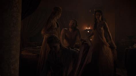 game of thrones s08e01 nude scene photos and 2 video