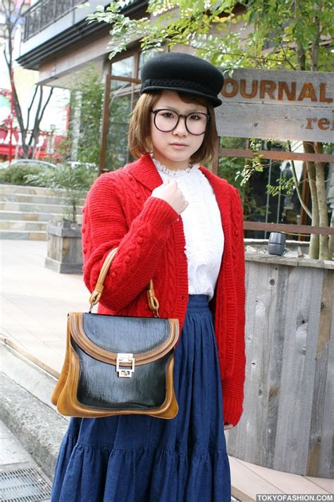 Vintage Style Japanese Girl In Horn Rimmed Glasses – Tokyo Fashion