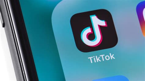 woman records herself drinking poison on tiktok after husband asks her