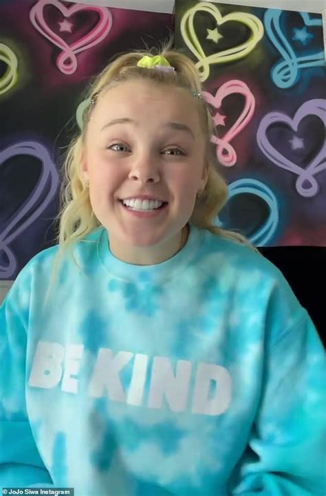 jojo siwa won t have to kiss a man in upcoming christmas movie bounce