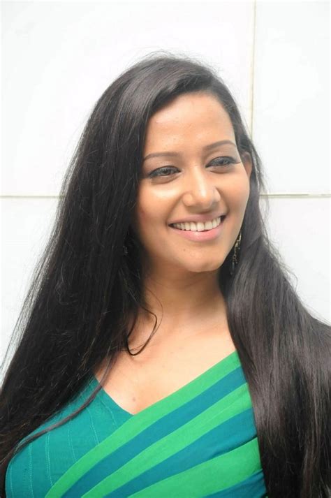 actress sanjana singh hot photos gallery