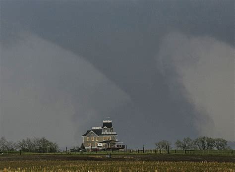 twin tornadoes leave behind a devastated nebraska town the new york times