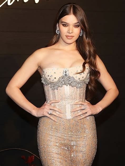 hailee steinfeld nude pics and hot scenes collection scandal planet
