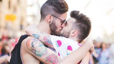 parejas gay podrán asegurar y pensionar a sus cónyuges