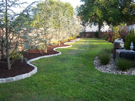 switching  mulch  ground cover    house lawn