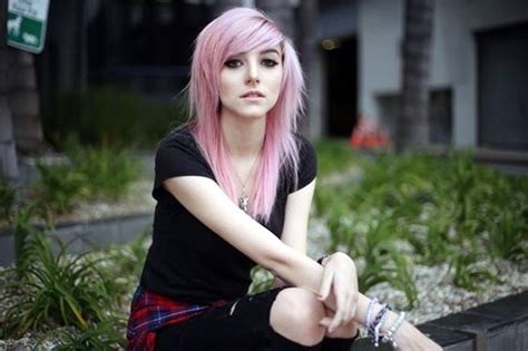 45 Supremely Cute Emo Hairstyles For Girls