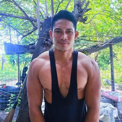 peejay on twitter daddy regie muscle worship mo na ba siya hot diba