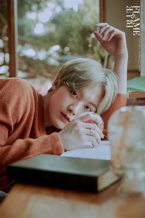 astro rilis foto teaser individu versi  book